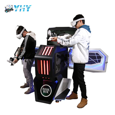 Os jogadores eretos internos do jogo 2 do simulador de VR lutam com PP atiram em vidros sem fio